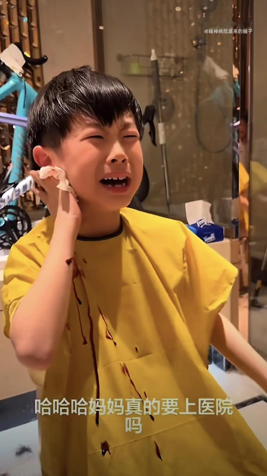 这两口子太坏了[捂脸哭]，大胖梁靖崑和美丽姐拿拍戏用的血浆包“嚯嚯”俩孩子，骗他