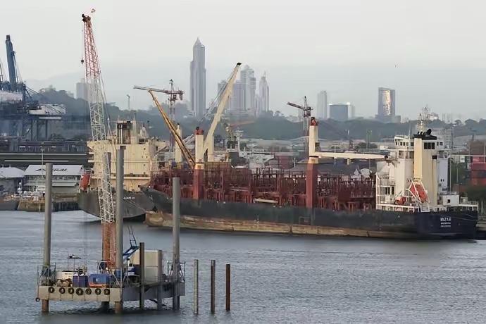 巴拿马强行接管长和港口，派大批人闯入码头，要求香港员工必须离开！​2026年2月