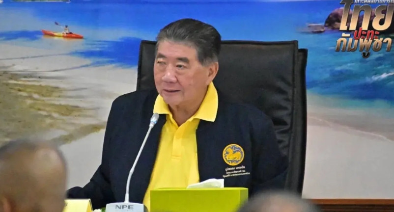 有讲究！包括泰国看守首相普在内，他信、佩通坦最近都是穿黄衬衫。实际上，他信为