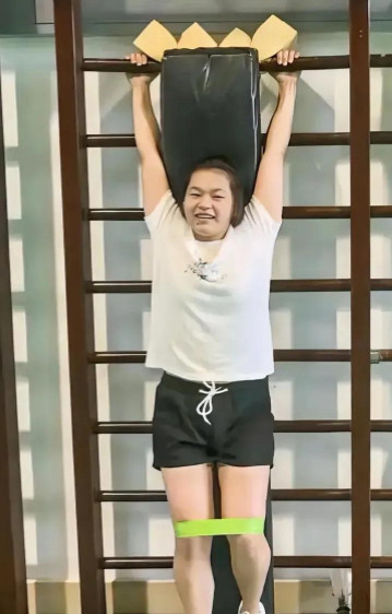 我去，几个月前全红婵的体型还是图一这个样子。当过运动员都知道以这种体型去备战会有