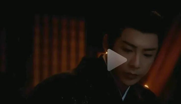 《折腰》魏邵肯定是爱惨了小乔，不然也不会做了一个小乔竟然亲了自己的梦。结果醒来