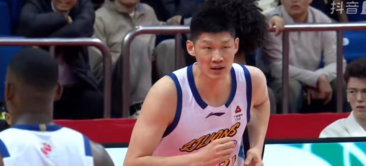 庞峥麟度秒绝平比赛，却未能帮主队赢球！太精彩了。3月22日晚这场CBA比赛太刺