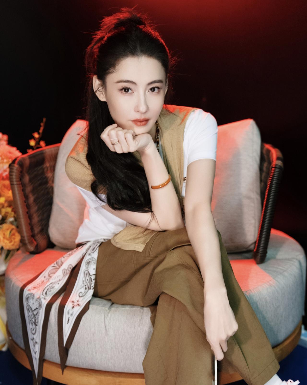 张柏芝自曝身体越来越差，半夜吃药，所有打算都做好准备了！张柏芝最近在社交平台发