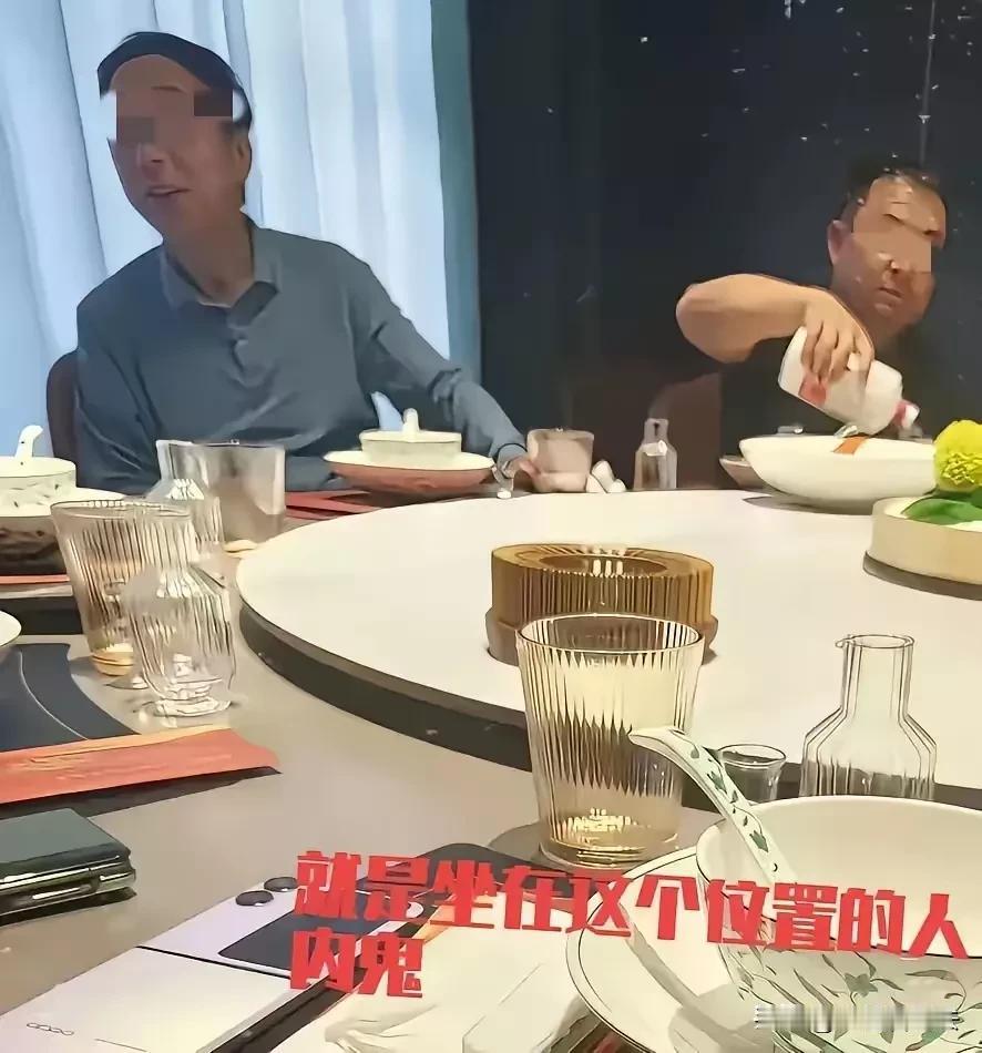 大笑星冯巩，如今已经坐上中国曲艺家协会主席的宝座，是接姜昆的班，算是正厅级领导干