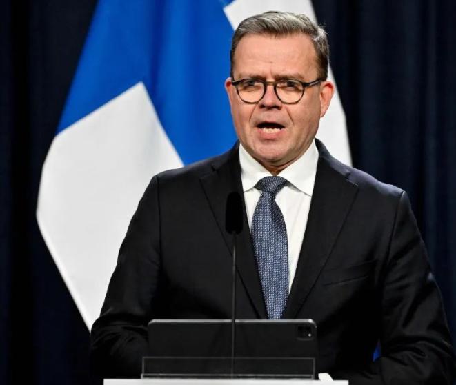 因为一张照片，芬兰慌了。赶忙找到中国道歉示好。当地时间17号，芬兰总理奥