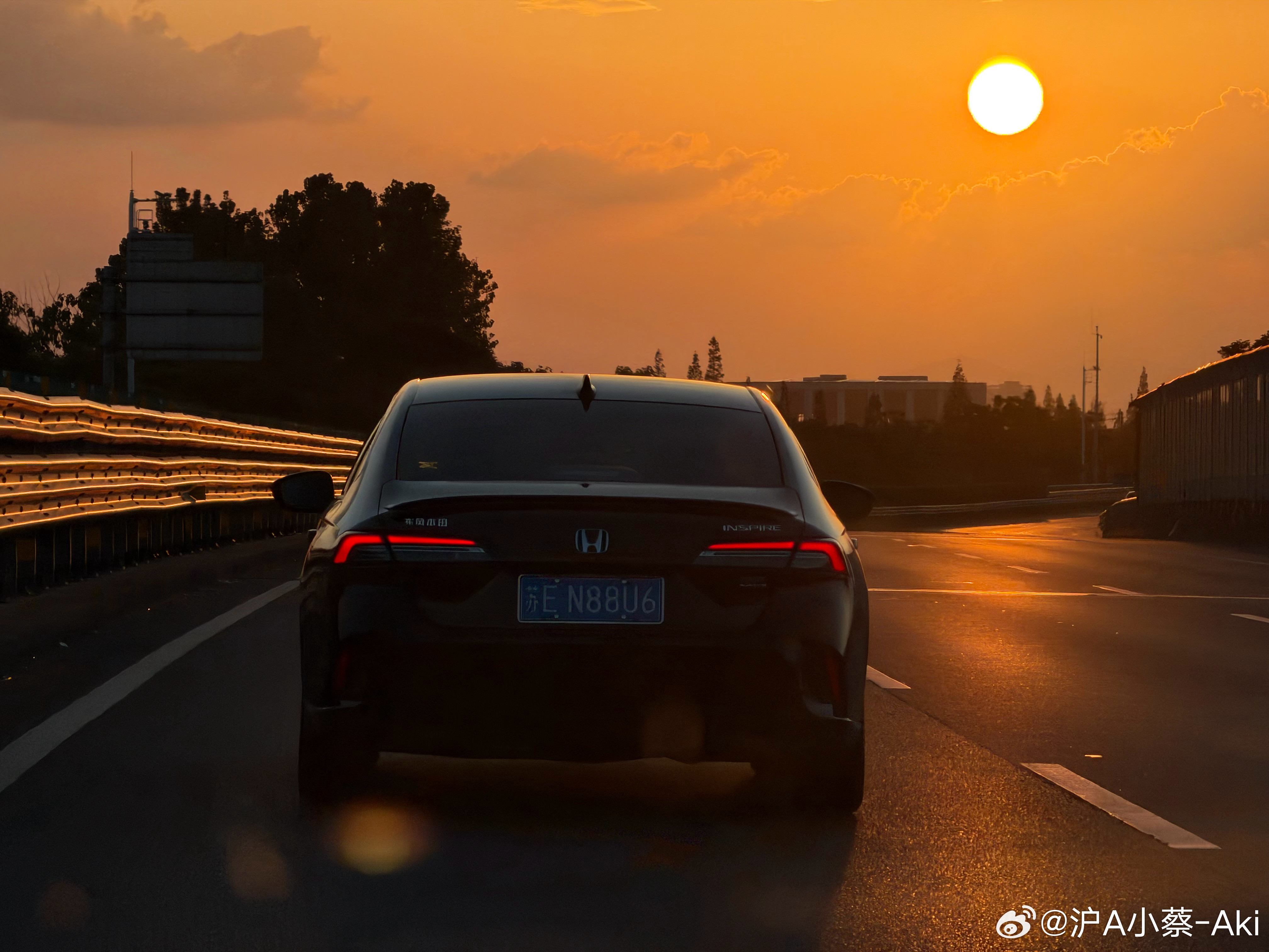 在路上今天的夕阳拍到了吗？准备好迎接台风了吗？​​​