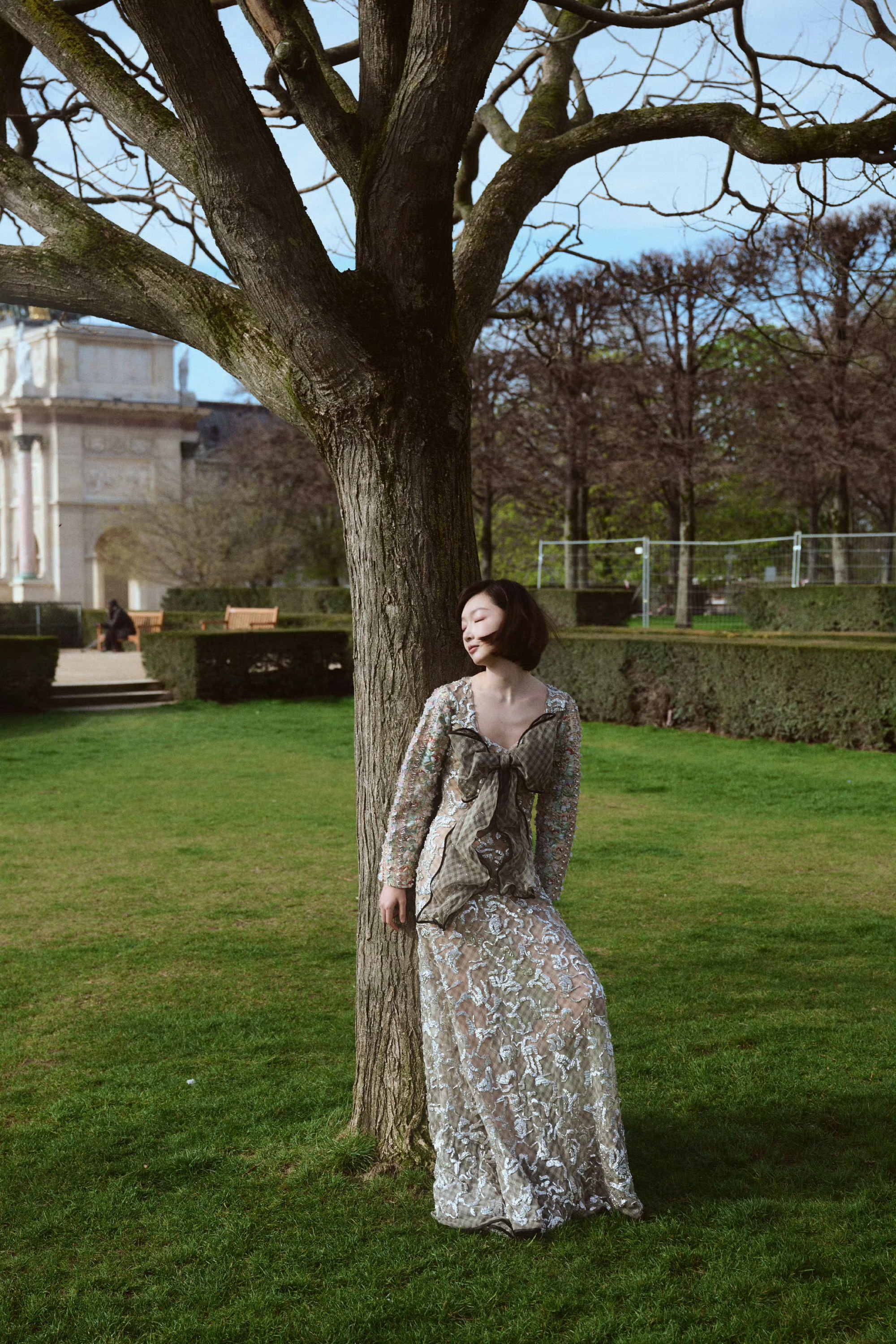 周冬雨觅境于野，自然新生，赴谧然本真序章hello时装周