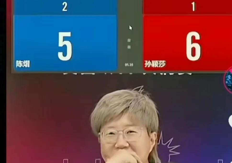 郭焱在直播孙颖莎与陈熠的这场比赛时，见到莎莎落后，愁眉苦脸，唉声叹气。打到第四局