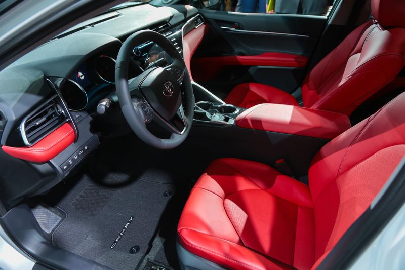 凯美瑞、迈腾、雅阁这三款车选哪个，主要得看个人需求。要是家庭使用，凯美瑞是首选