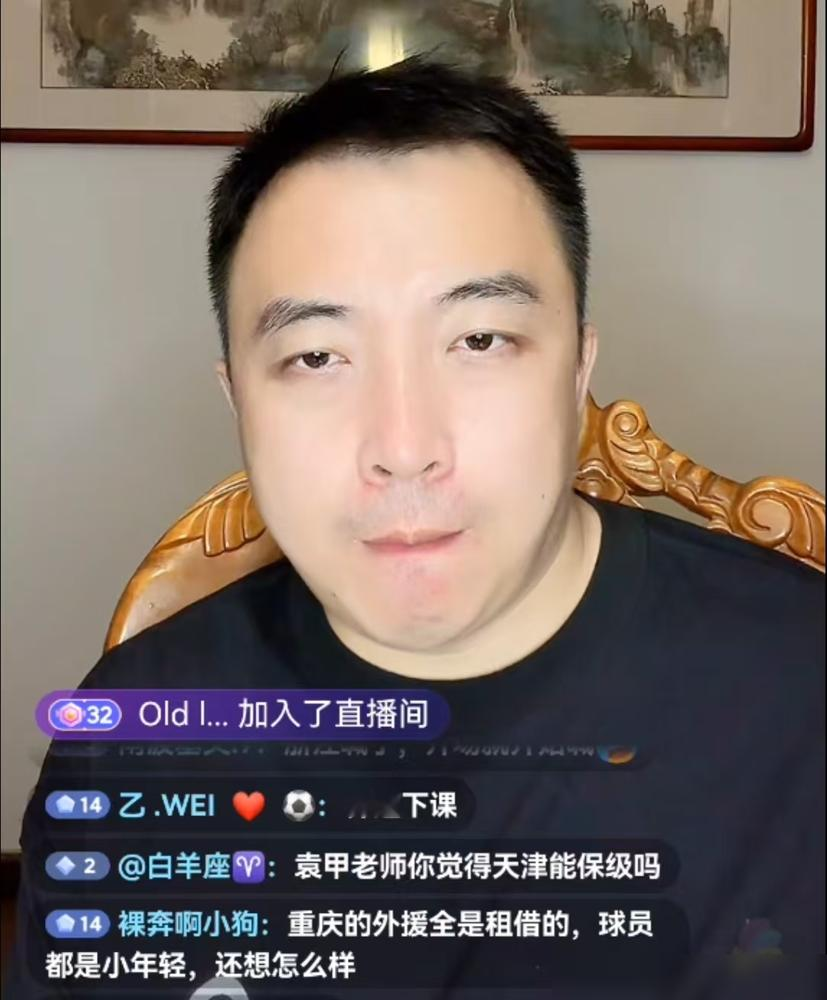 袁甲骂成都球迷喊下课不懂球，这下闹笑话了！徐正源带成都蓉城五年，从中甲冲超打到中超第三，闯进亚冠正赛