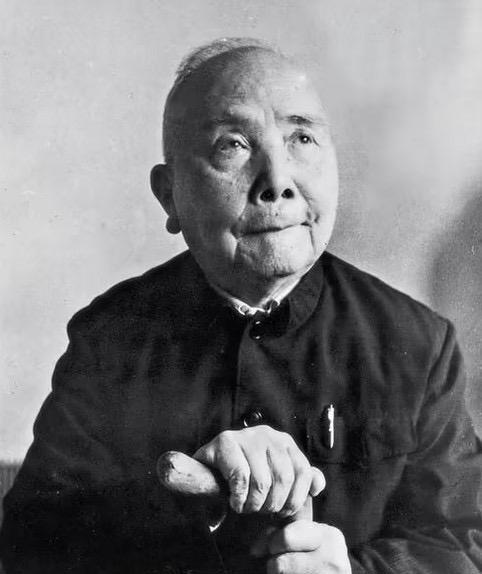 1949年，王震率十万大军进入新疆，却苦于没煤取暖，这时，李四光告诉他：“我有个
