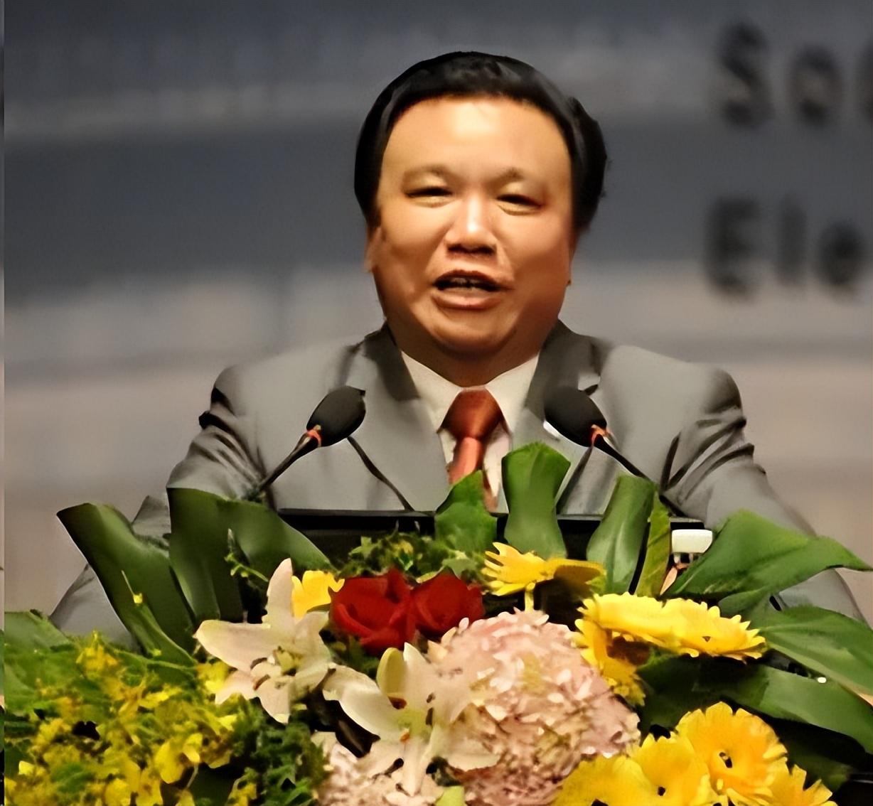 半点不冤！捐给美国7千万，满嘴