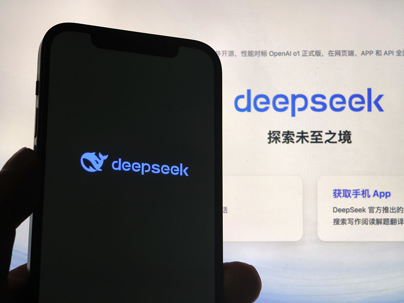 【#DeepSeek崛起冲击美股#英伟达股价大跌17%】当地时间1月27日，美