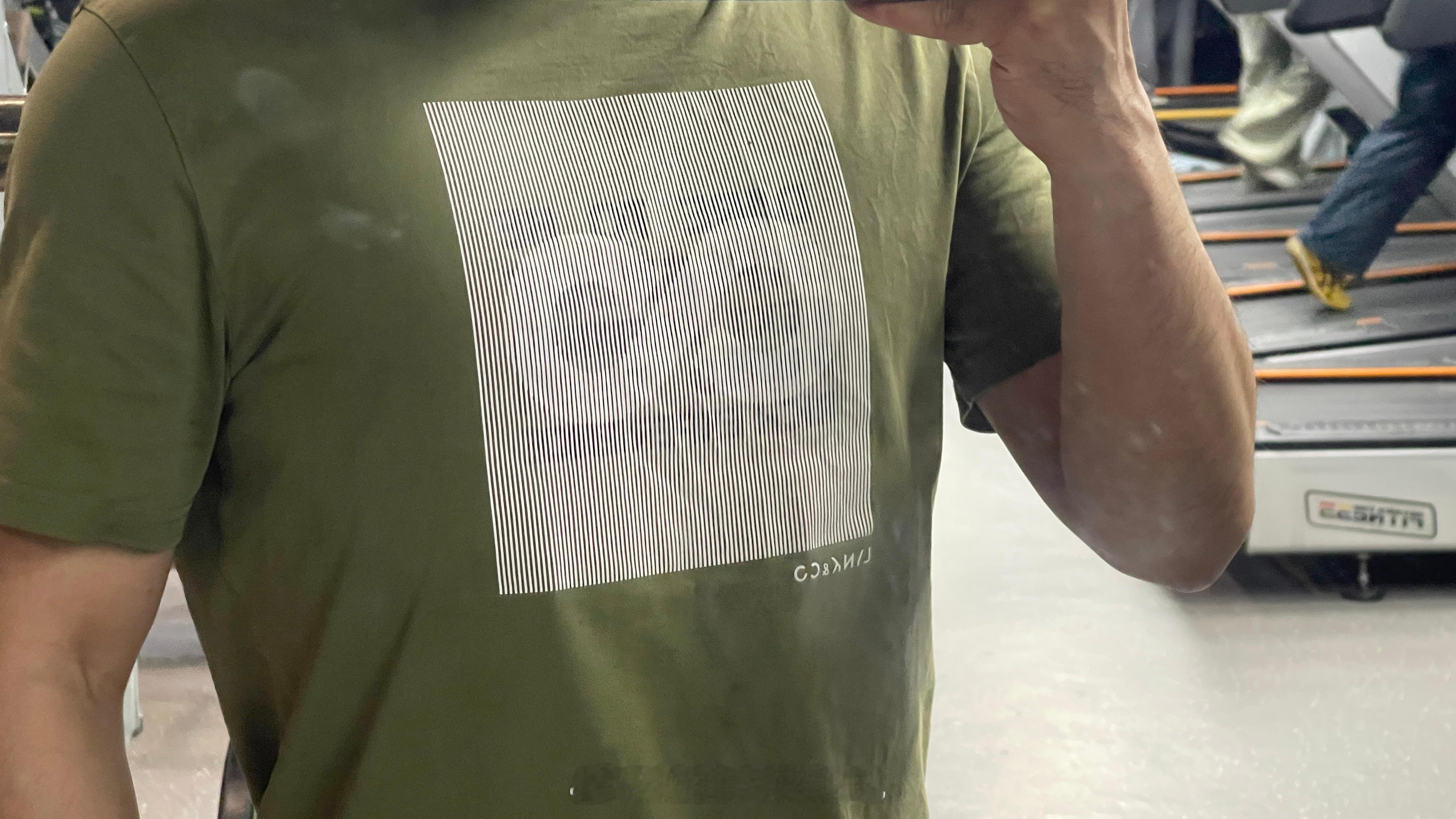 关于领克GT概念车有几点望周知：1️⃣虽然它和现售的车长得都不太一样但它并不是