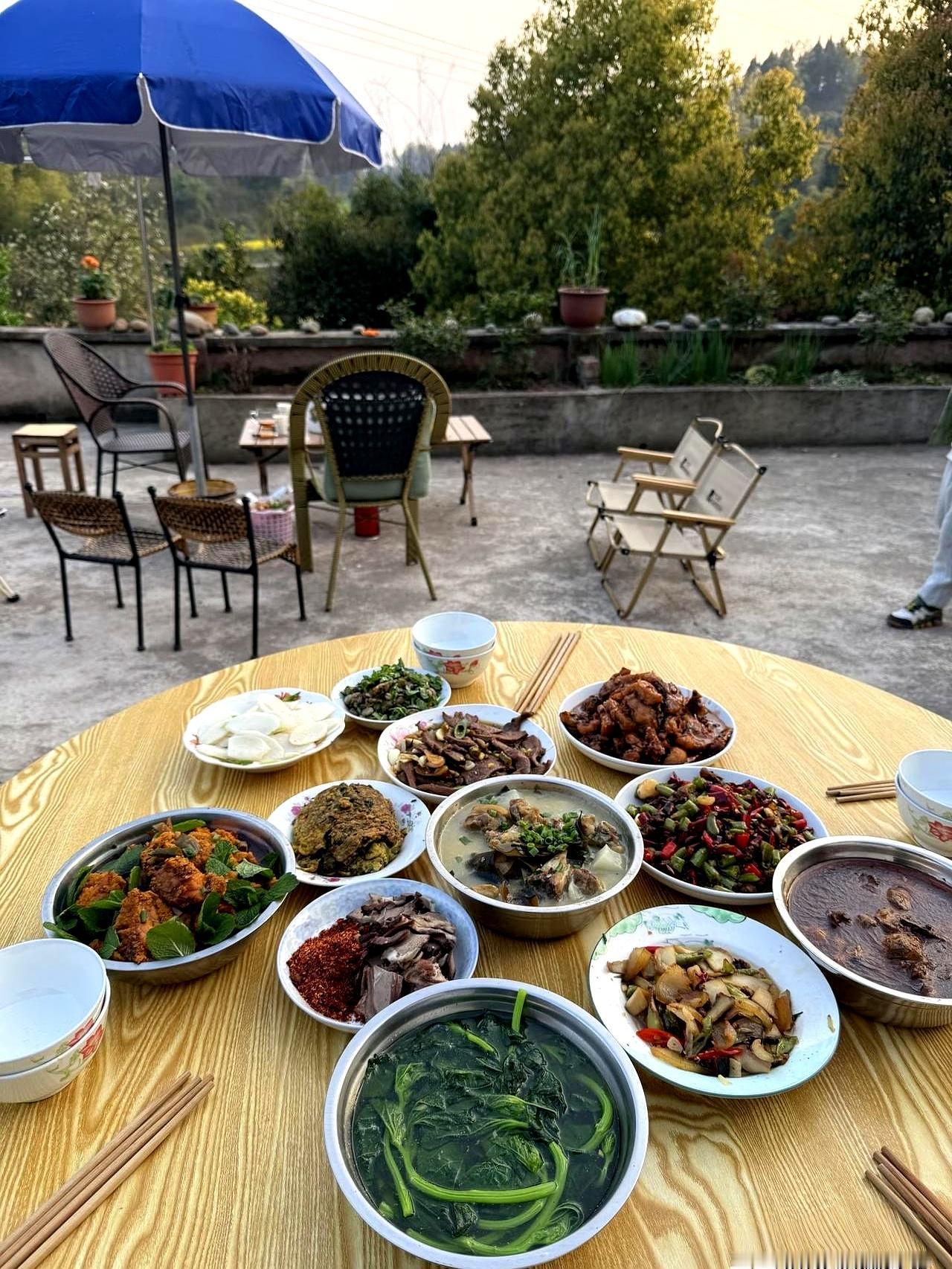 结婚十年，你家每周聚餐能做到次次热闹还不红脸吗？我老公家有五兄弟，每周日雷打不