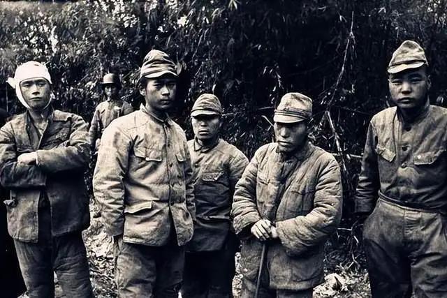 1945年8月，苏联红军遇上了不讲武德的日军786大队！苏联红军派一名负伤的日本
