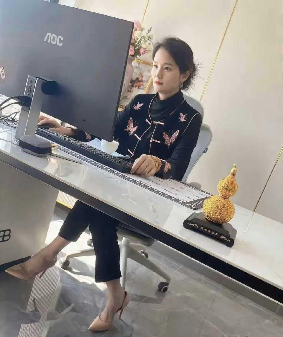 老板娘的样子实在太美了