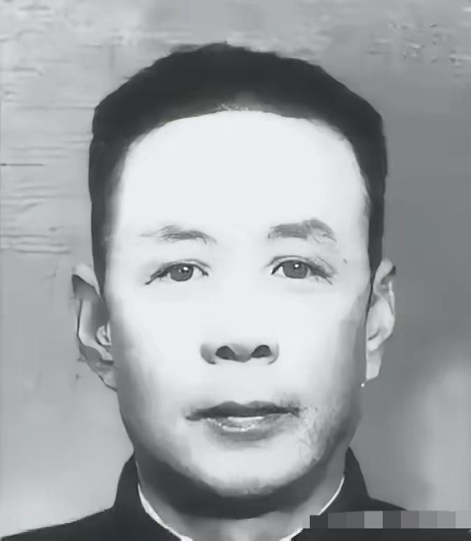 1939年，国军中将陈铁在山西设宴款待彭德怀，陈铁的夫人在倒茶时悄悄说道：“现