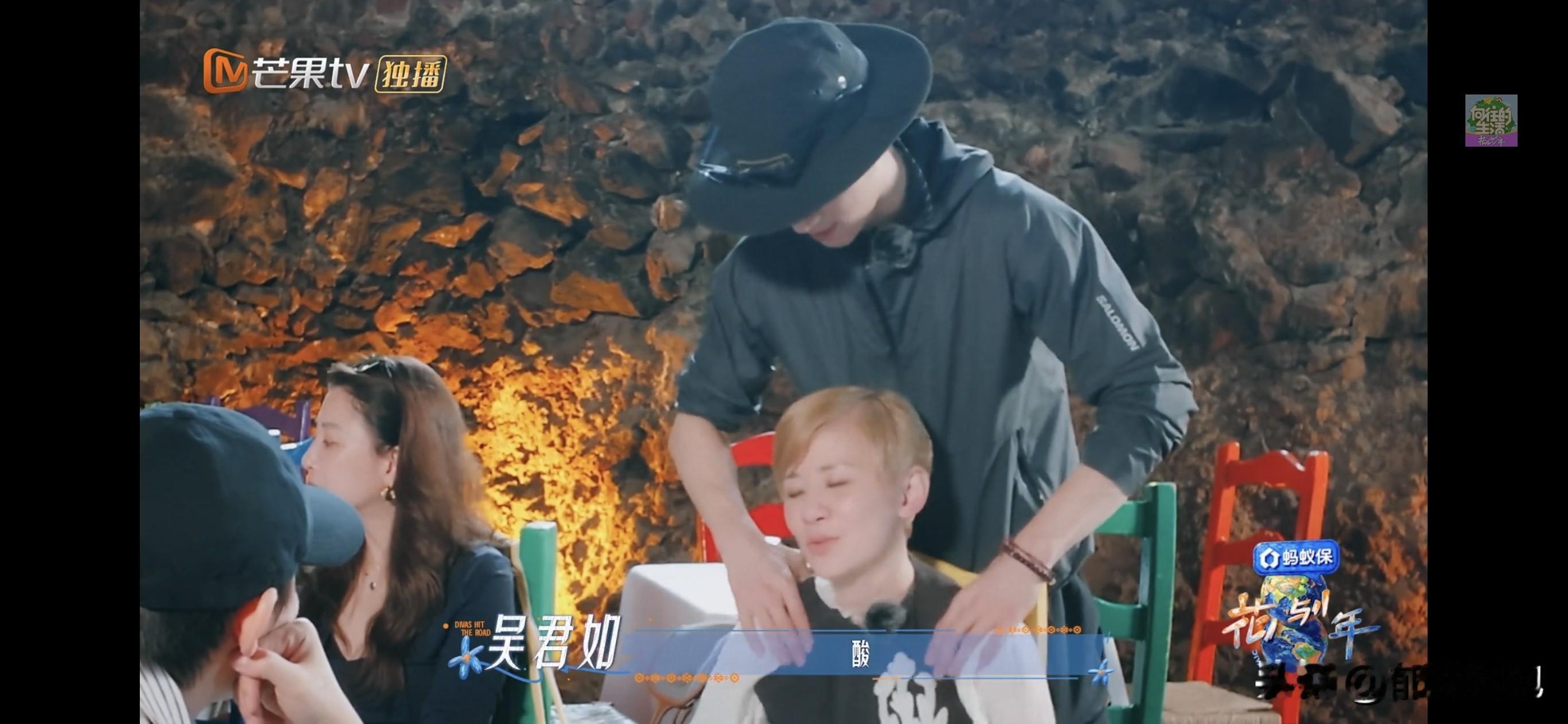旅途奔波劳累，吴君如在录制途中血压突然升高，头痛难受，看着着实让人揪心。作为本次行程的导游，王星越满