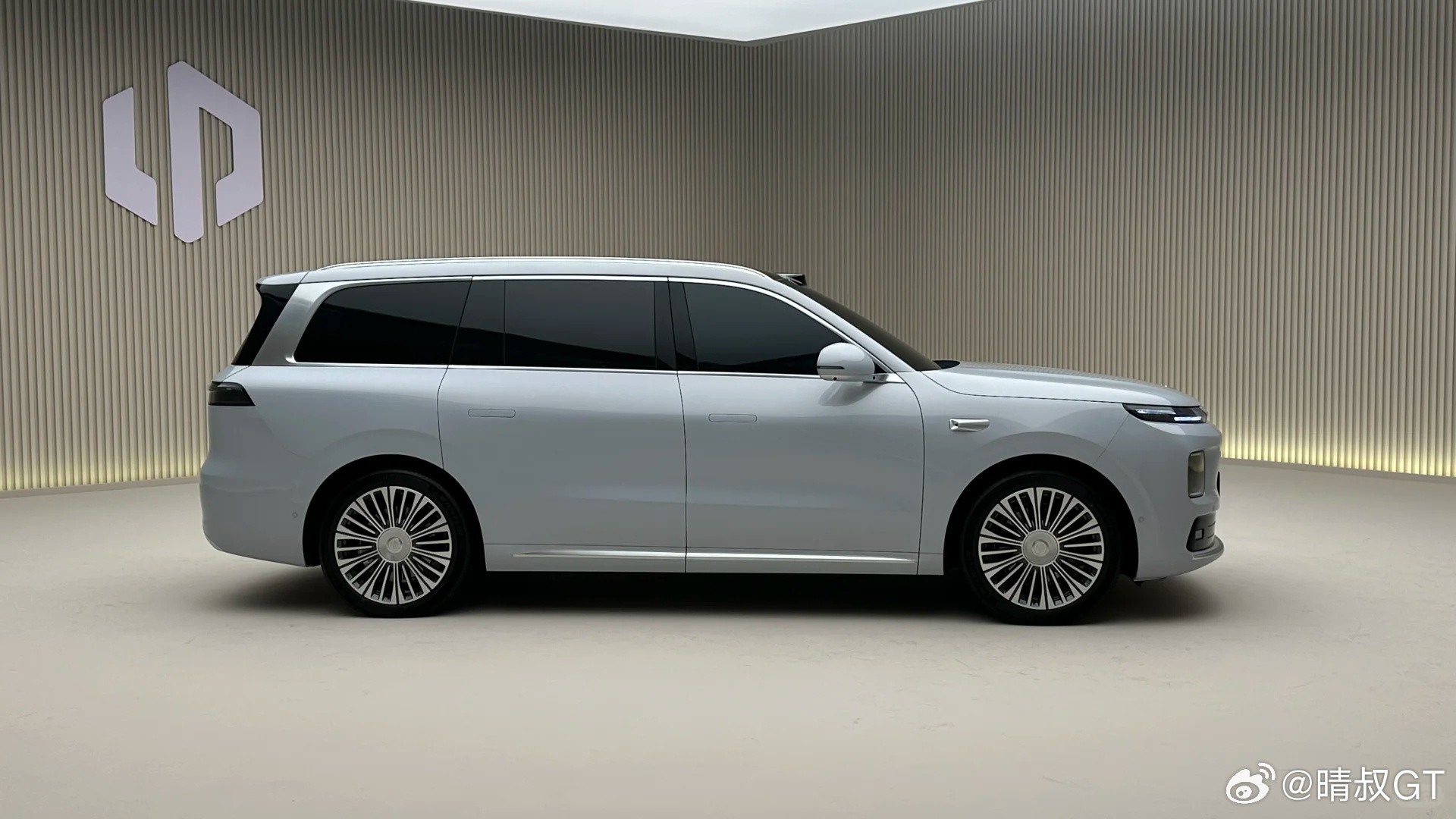 零跑D19将于4月16日迎来正式上市。新车为D平台首款车型，定位为全尺寸SUV、