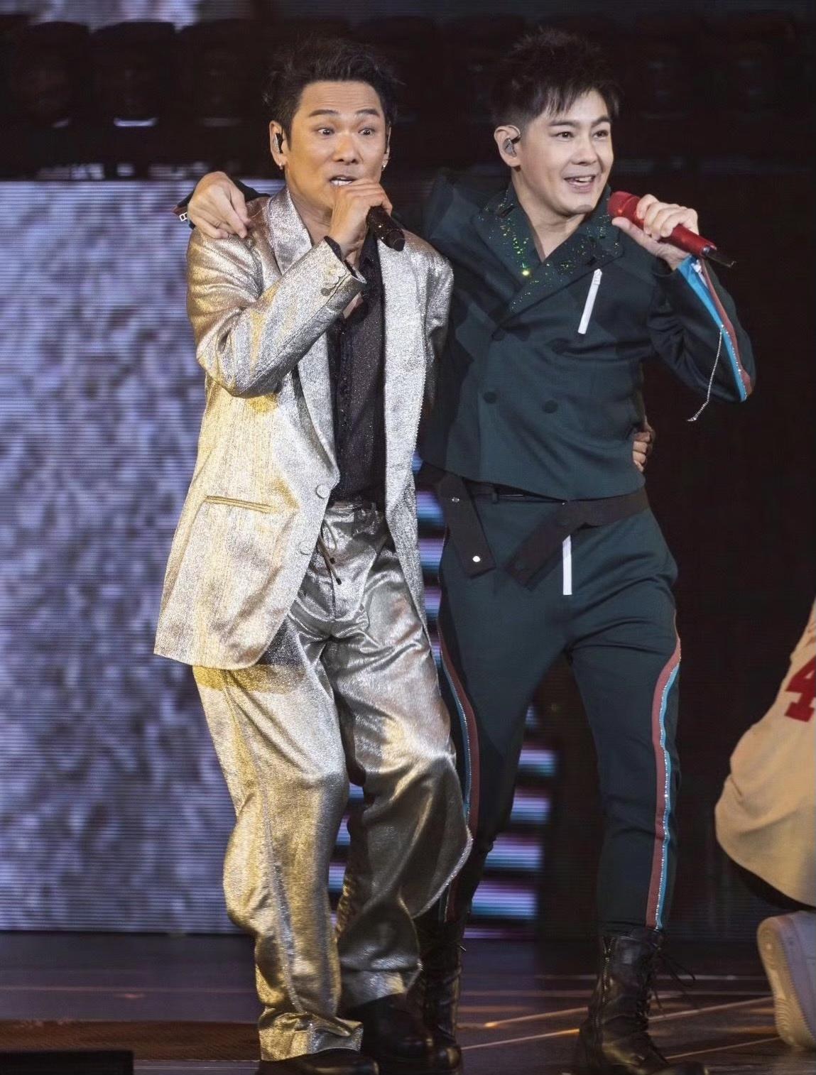 林志颖去参加杜德伟的演唱会，他的造型让不少网友接受不了，直到有一个网友出