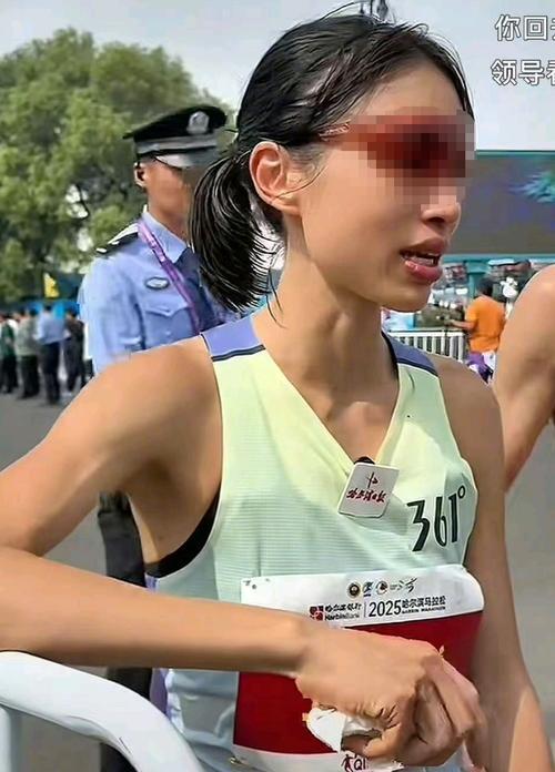 “最快女护士”张水华在深圳马拉松赛后明确表示，自己与丈夫均为普通人，不会涉足直播