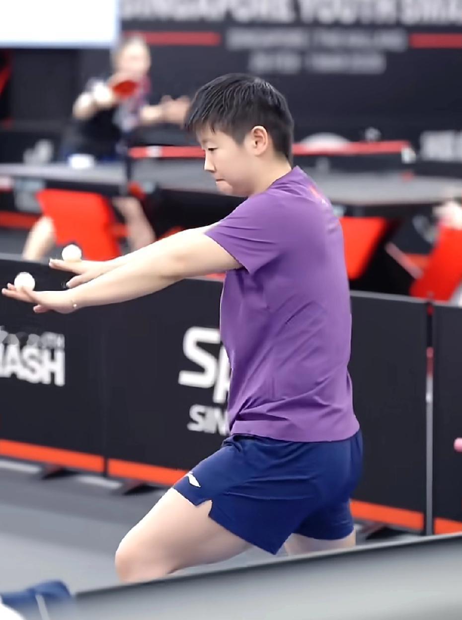 紫色莎莎，好可爱呀！她们说这是莎式太极柔中带刚，四平八稳这回又给外国选手整