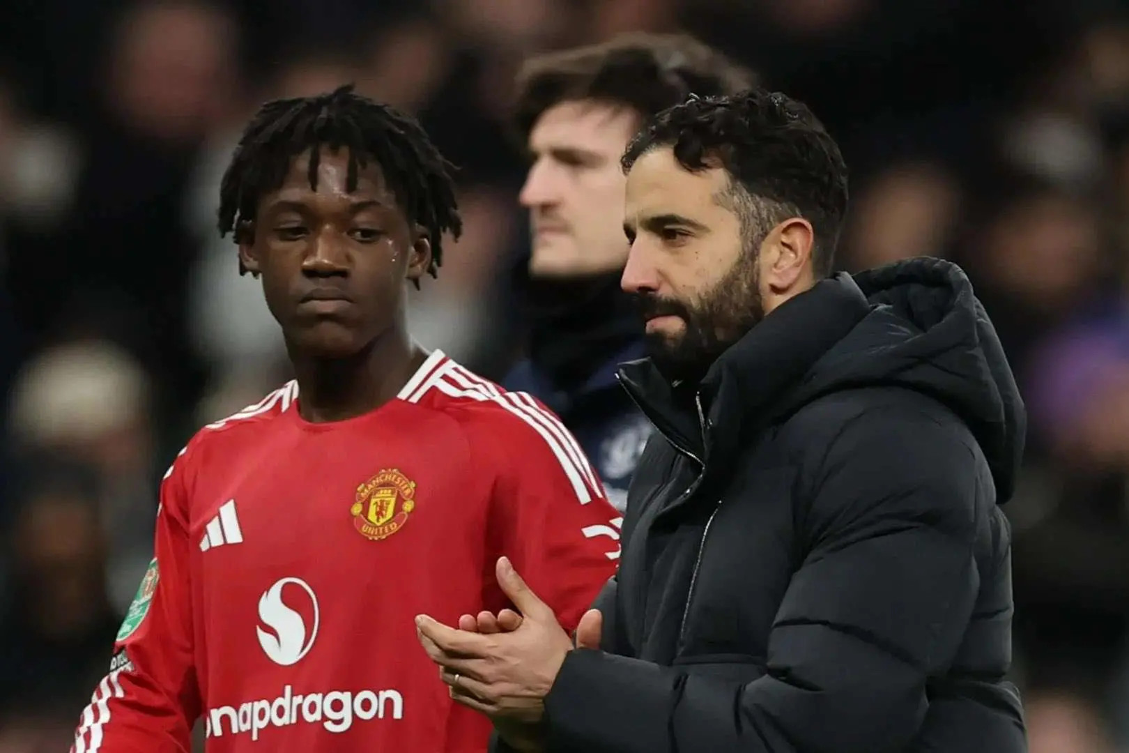 梅努在曼市德比的首发高光表现，直接扭转了自己的转会风波走向——卡里克的战术激活+