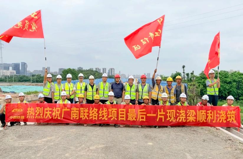 明明直线距离不到10公里，两座车站都在广州市内，可你要么挤40分钟地铁2号线（早