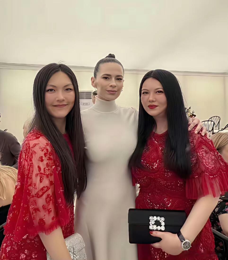 李湘这是在培养第二个自己呀。王诗龄审美都向妈妈看齐