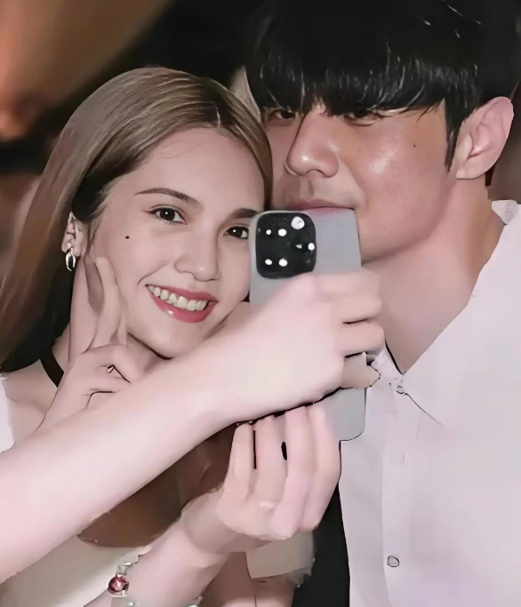 以前不理解杨丞琳这么漂亮怎么会看上李荣浩，李荣浩眼睛那么小，又不帅，也不是多有