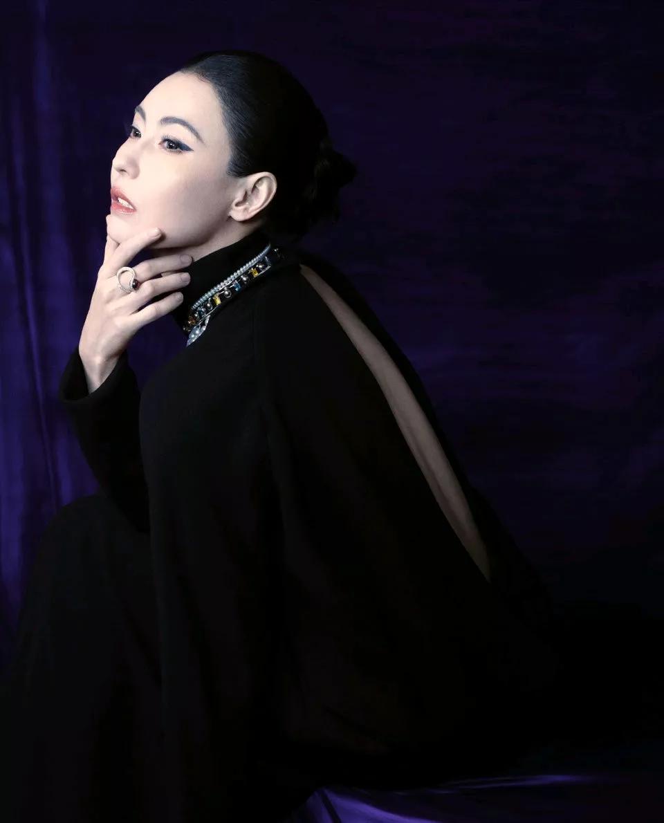 44岁张柏芝的超绝赫本风造型，带来一位港星女艺人最真实的自我！清晰可见的是，