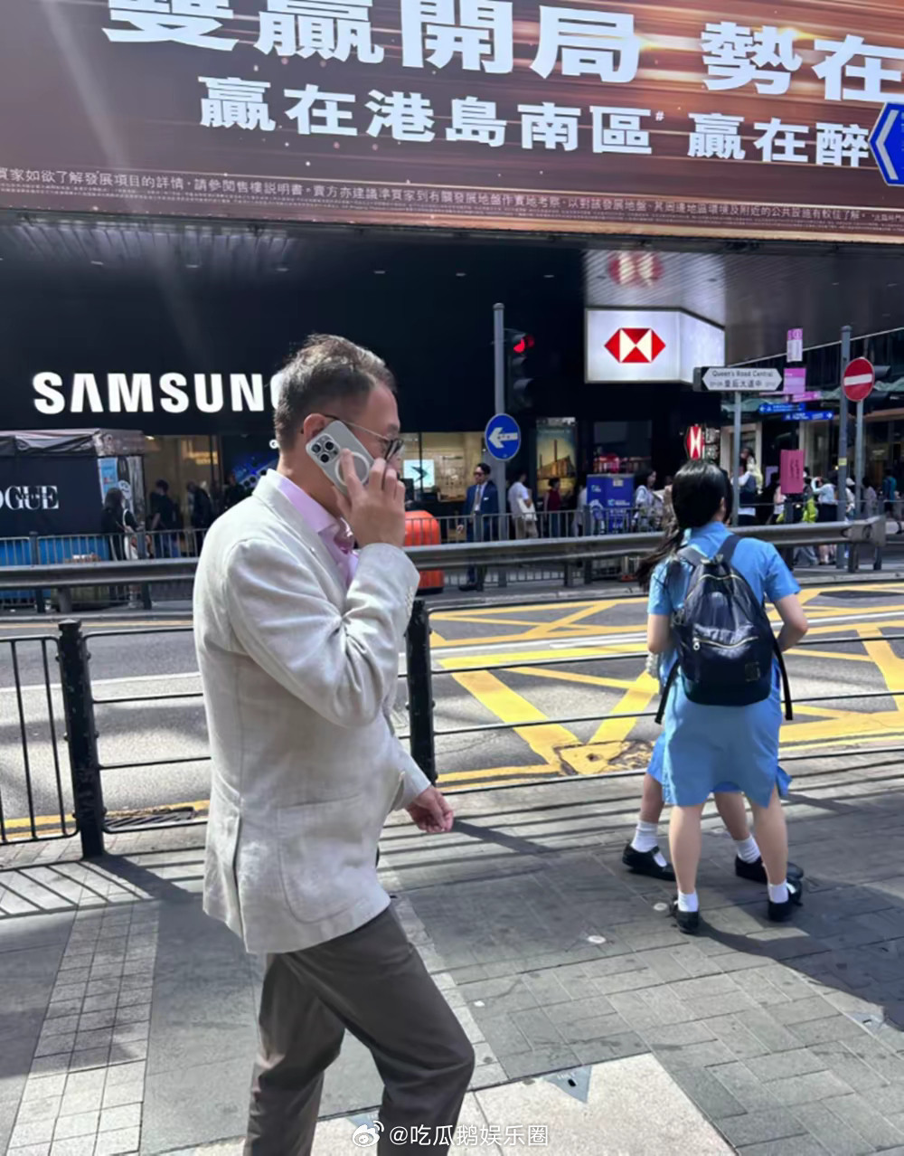 李嘉欣老公香港被追拍，秃顶还罗圈腿，穿高定西装但不像有钱人！！！​​​