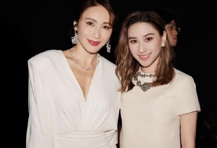 可以看出来，港星黎姿婚后和老公恩爱有加，且低调。她发表说：“我很少出席公开宴会