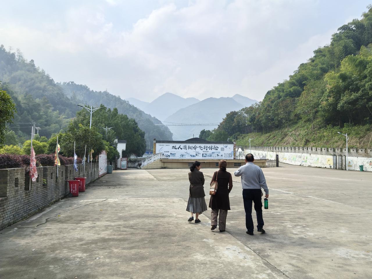 现在在黄冈种稻谷的人多吗?黄冈种稻谷的人还挺多，就拿浠水县来说，是很好的例子。