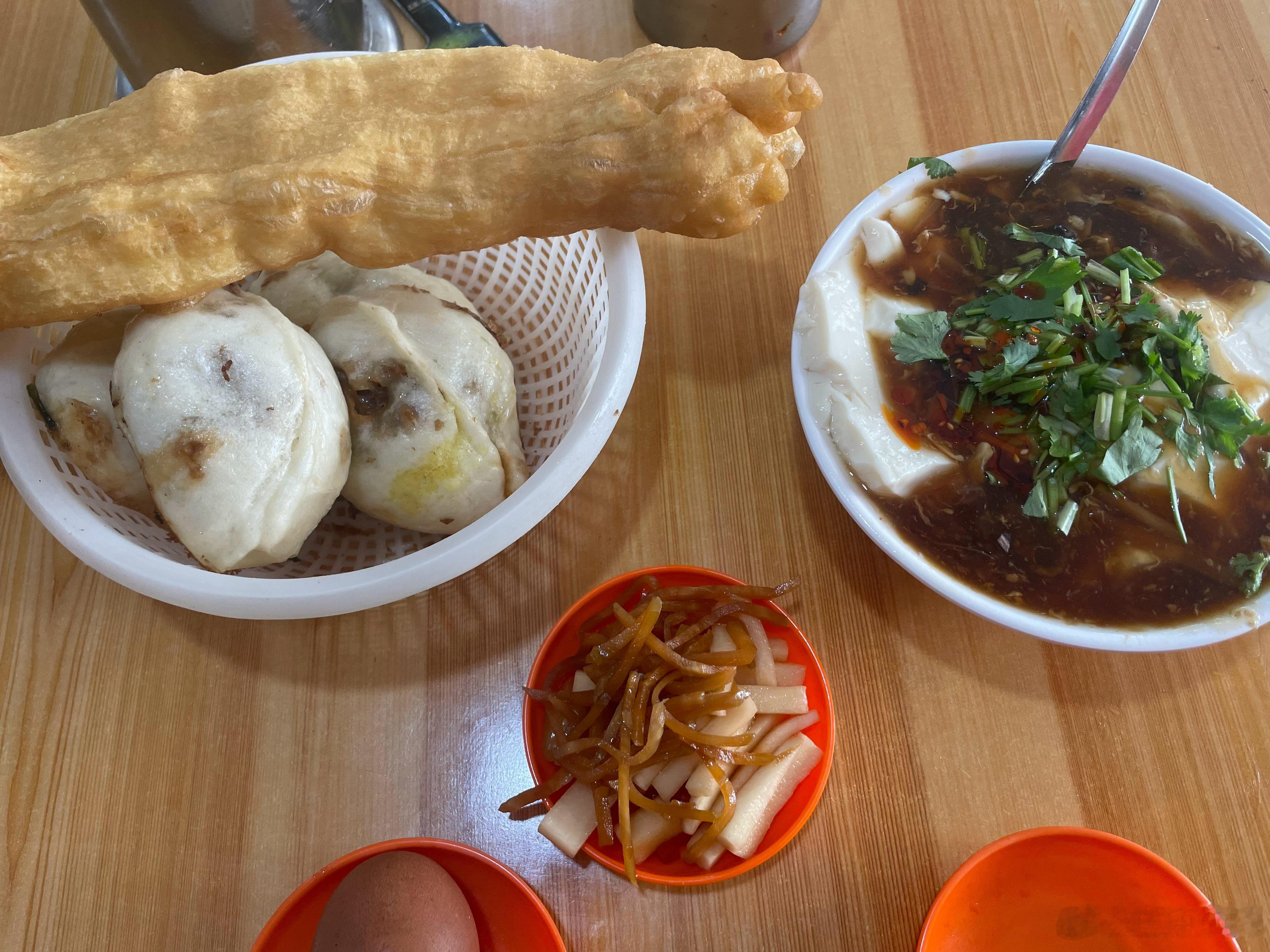 上午少吃点，为晚上蹭饭做准备。​​​