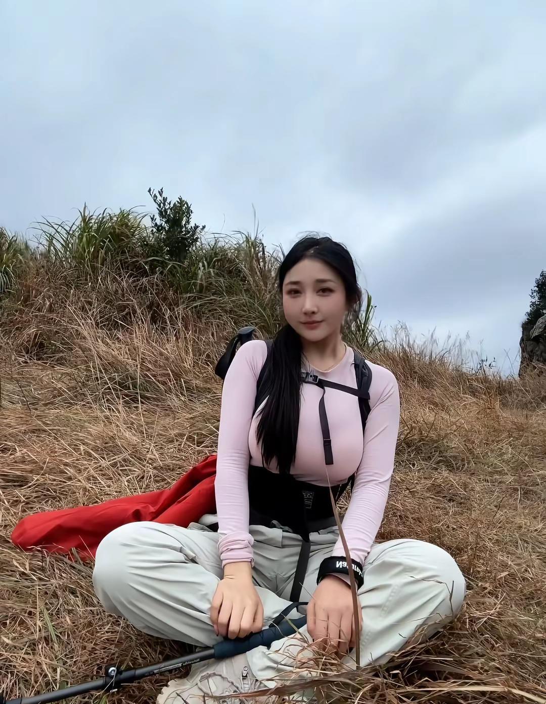 要洒脱要勇敢要进行微胖女生徒步穿搭拍照姿势走进大自然放松心情福州大化山