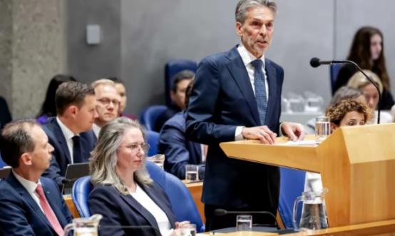 这一回中国可真要杀鸡给猴看了。中国实在忍无可忍，终于要杀鸡给猴看了，谁是这只鸡？