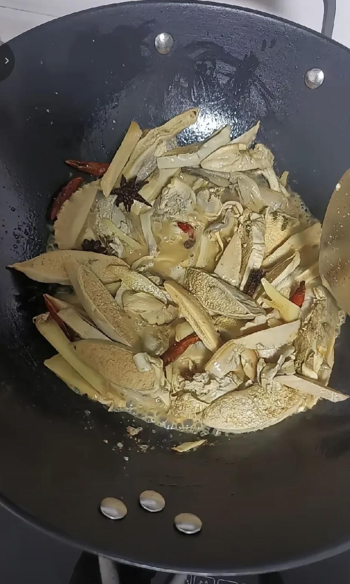 还真有胆肥的，一个敢煮，一个敢吃[捂脸哭]