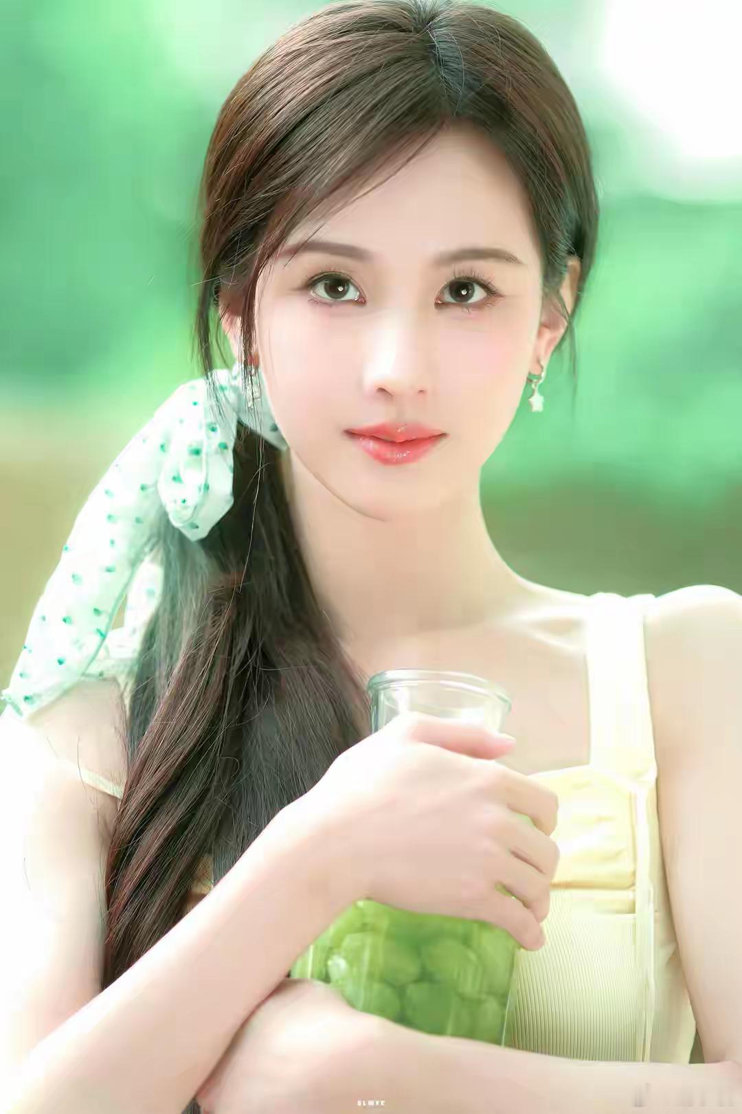 1.董力在平台公开孩子的正脸，因为带着孩子拍了商务广告，未来也是要出道。2.陈都