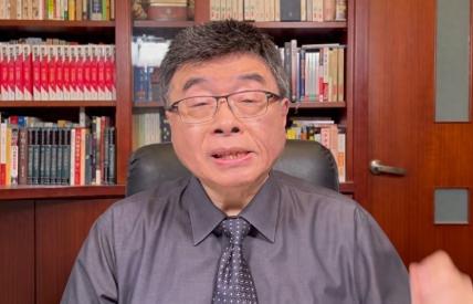 台湾著名时事评论员邱毅曾说：大部分台湾头脑清楚的人，都建议大陆如果真的要解放台湾