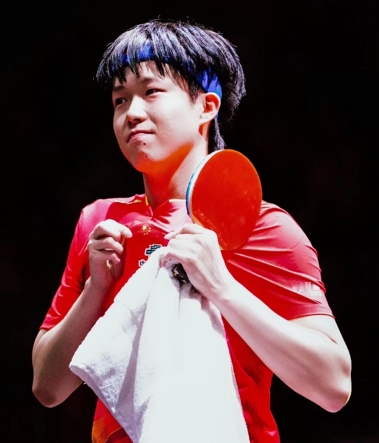 国际乒联第44周，男单前十更新如下1、王楚钦🇨🇳——25岁，积分1090