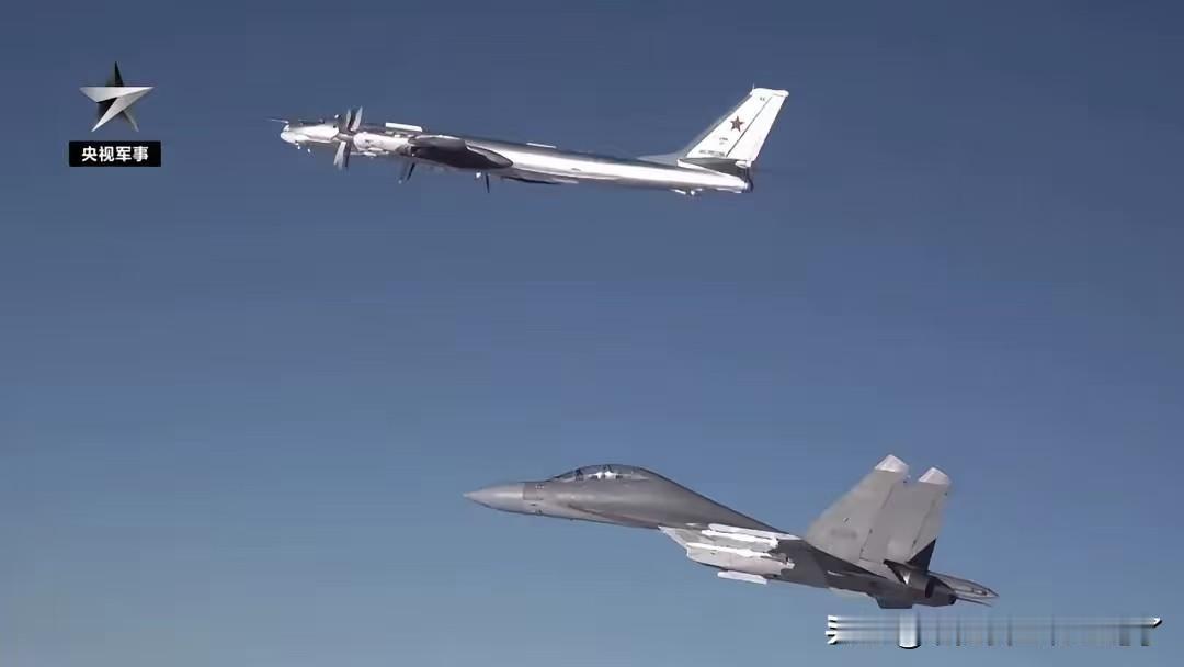 中俄轰炸机出动！一场常规巡航背后的地缘博弈中俄轰炸机出动了！2025年12