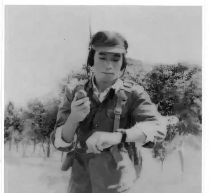 1984年，见习参谋黄登平在站岗时，突然发现大雾中好像有人影在活动，他悄摸过去，