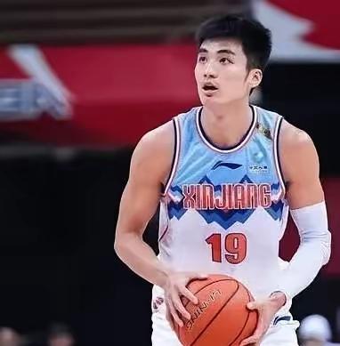 邱彪复出，于德豪爆发！山东高速六连胜！山东高速主教练停赛2场后解禁复出，率领山东