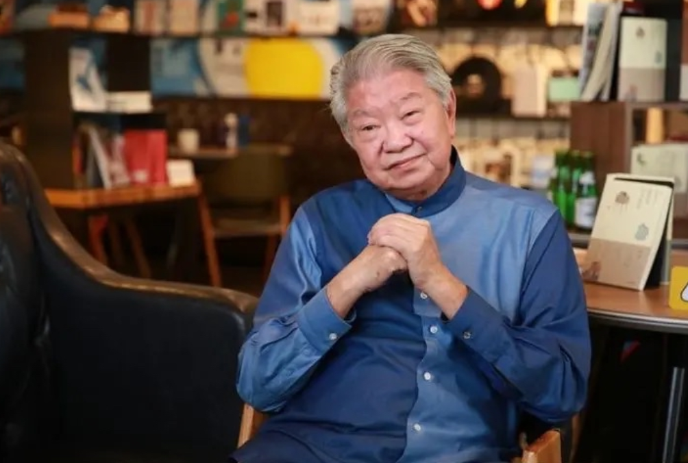 蔡澜从不回避他对美色的喜欢。一次，蔡澜和曾志伟同行，遇到漂亮的女性，就会主动搭
