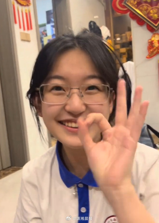 【极限操作！#仅剩25分钟考生大喊我要换答题卡#】#剩25分钟换答题卡考生称舍不
