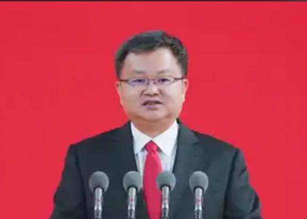 一脚油门，直接把“建国时间”往前猛踩了800年。这就是武汉大学杨同学的“优秀”