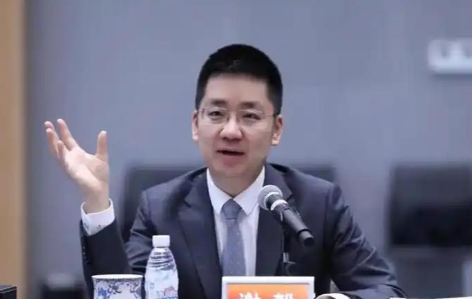 车间流水线走出的百亿富豪：初中毕业娶了中专生，两口子19年干出370亿 20