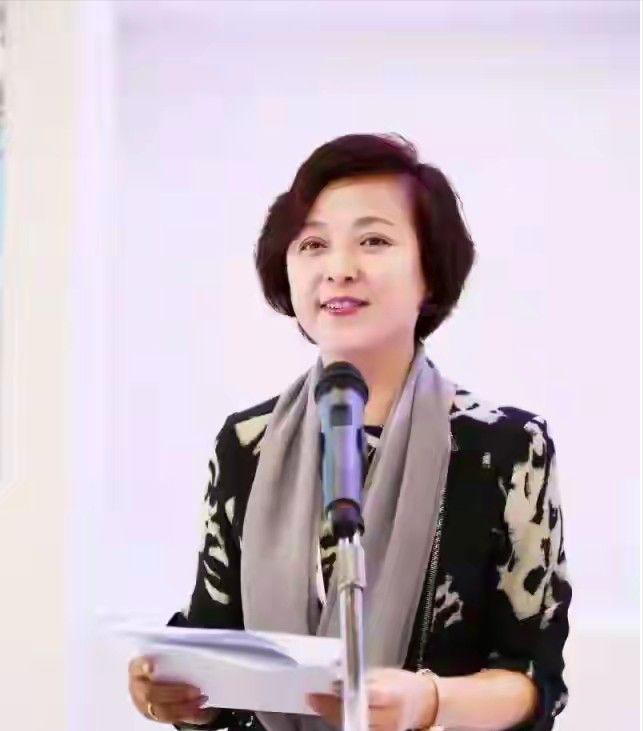 反腐铁娘子落马警示这几天，反腐领域又炸出一个大瓜。“权力大，而且权力大到没